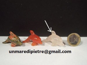 Delfini in pietre dure varie Dim. quarzo rosa 4x1,5x2,5(h)cm - Prezzo 8¤